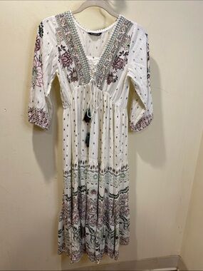 ZUDIO Boho White Printed Maxi Dress with Floral Accents Sz XS